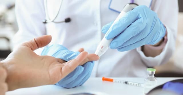 Czy można pić wodę przed badaniem glukozy? Poznaj zasady i wyjątki Czy można pić wodę przed badaniem glukozy? Poznaj zasady i wyjątki